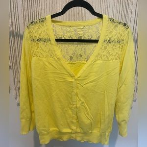 Boutique Chic Yellow Floral Lace Button-Down Thin Sweater Sz L